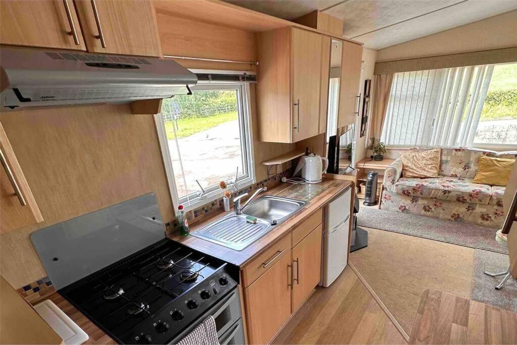4-Bedroom Cosalt Caravan In Uddingston, Glasgow Eksteriør billede
