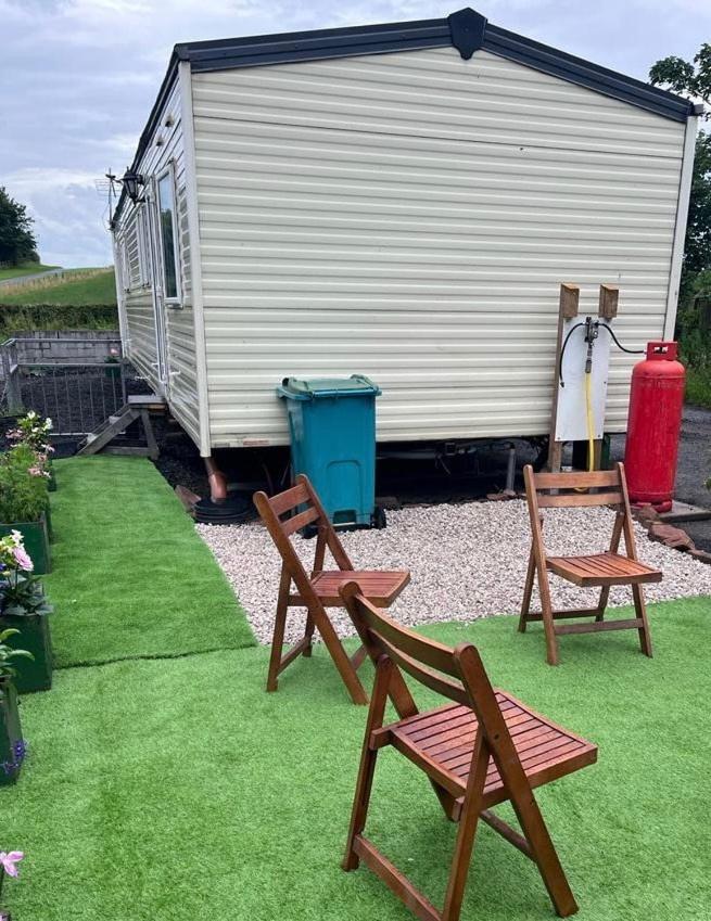 4-Bedroom Cosalt Caravan In Uddingston, Glasgow Eksteriør billede
