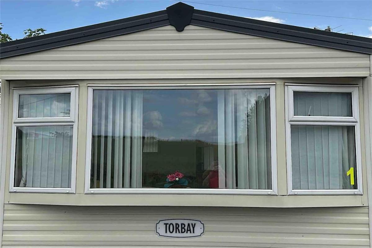 4-Bedroom Cosalt Caravan In Uddingston, Glasgow Eksteriør billede