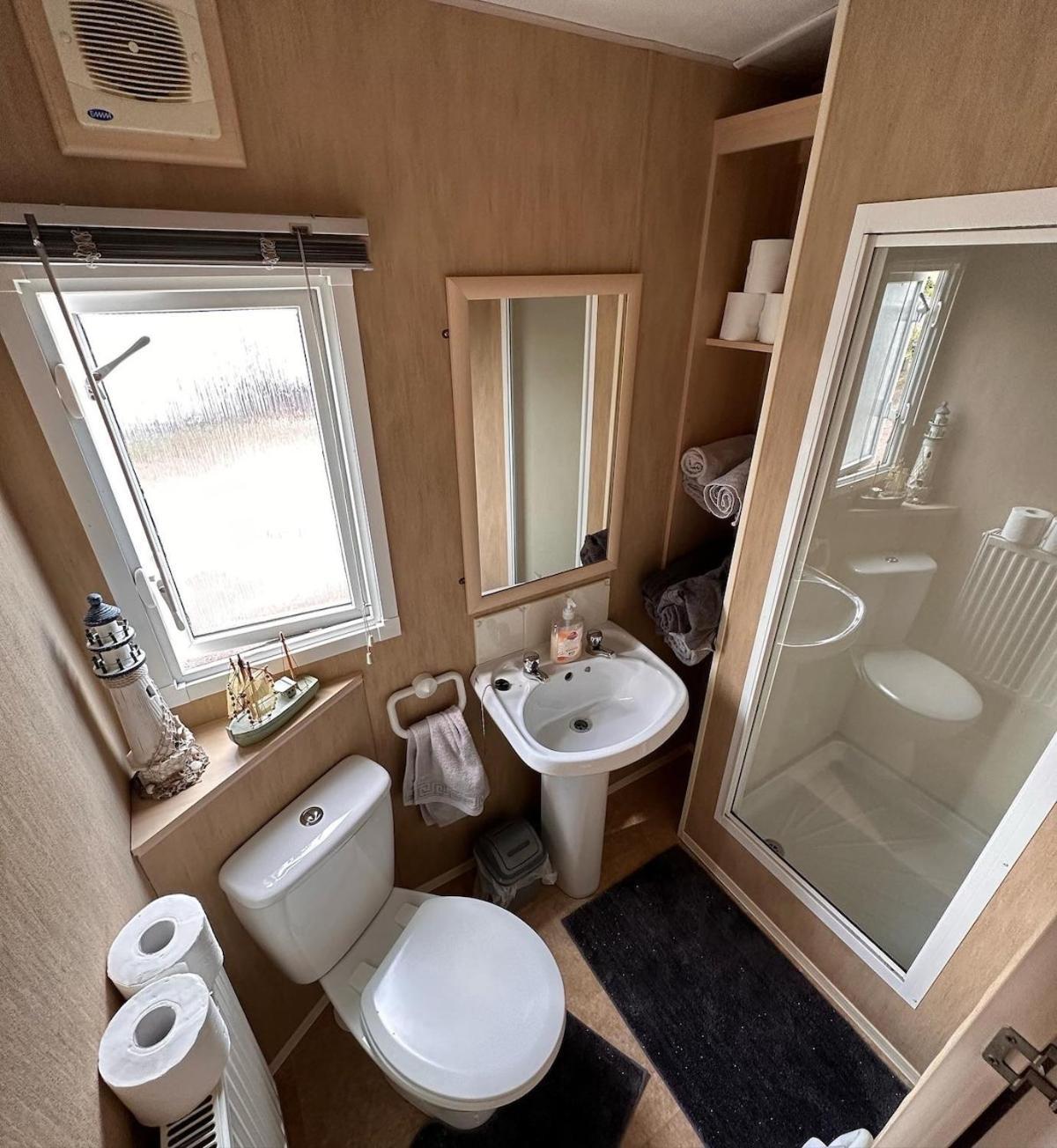 4-Bedroom Cosalt Caravan In Uddingston, Glasgow Eksteriør billede