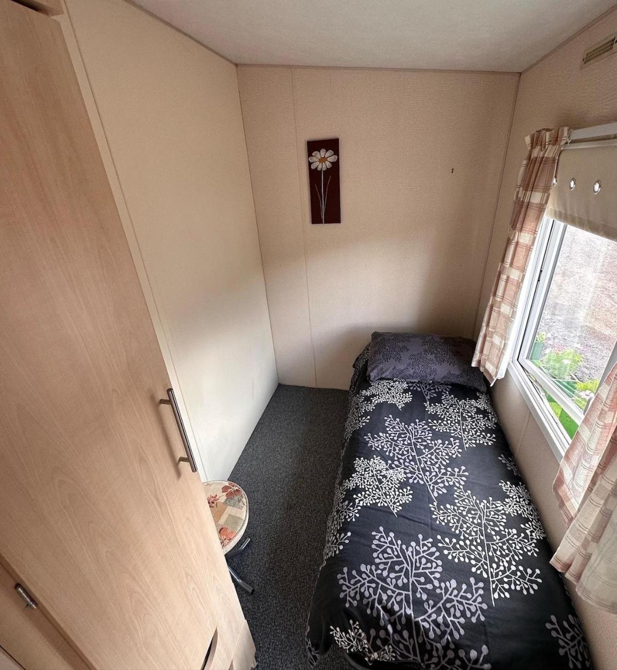 4-Bedroom Cosalt Caravan In Uddingston, Glasgow Eksteriør billede